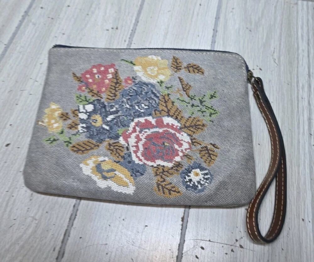 Patricia Nash Floral Tapestry Cross Stitch Wristlet Make Up Pouch Heritage Boho